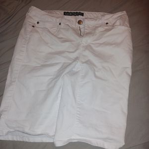 Bermuda white thread market shorts